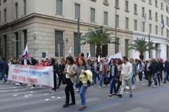 Το 4ο μνημόνιο τους έβγαλε όλους έξω [photos]