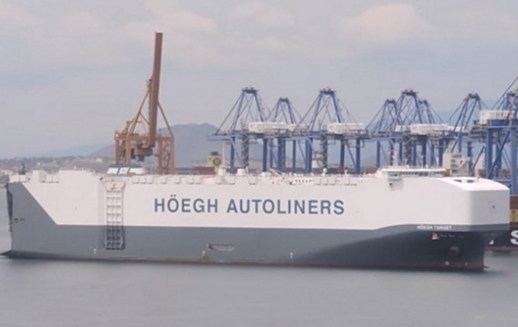 Στον Πειραιά το μεγαλύτερο πλοίο μεταφοράς αυτοκινήτων στον κόσμο [video] - Φωτογραφία 1