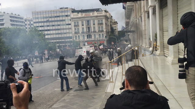 Ένταση στο κέντρο της Αθήνας από τους... γνωστούς άγνωστους - Φωτογραφία 5