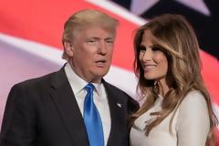 Κάτι πάει πολύ λάθος με την υπογραφή της Melania Trump
