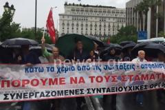Οργή και στη Βροχή: Κλειστό το Σύνταγμα από πορεία των συνταξιούχων