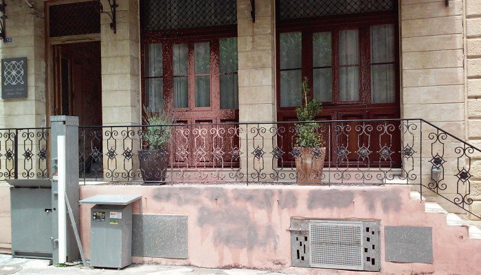 Επίθεση με μπογιές σε ξενοδοχείο στην Παλιά Πόλη Χανίων - Φωτογραφία 1