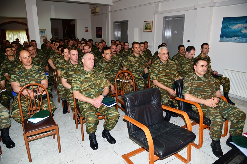 Τις Σχολές Πυροβολικού και Αλεξιπτωτιστών επισκέφτηκε o αρχηγός ΓΕΣ (ΦΩΤΟ) - Φωτογραφία 13