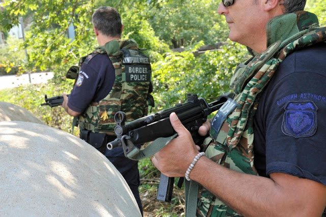 ΕΚΤΑΚΤΟ – Συναγερμός στις Αρχές: Τσουβάλια με 1028 σφαίρες καλάσνικοφ εντοπίστηκαν στα ελληνοαλβανικά σύνορα! - Φωτογραφία 1
