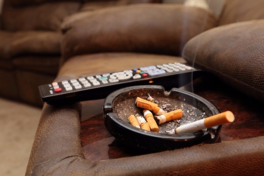 Τρεις συμβουλές για να διώξετε την μυρωδιά του τσιγάρου από το σπίτι - Φωτογραφία 1