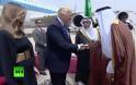 Προσγειώθηκε στη Σαουδική Αραβία ο Τραμπ - Χωρίς μαντίλα η Μελάνια