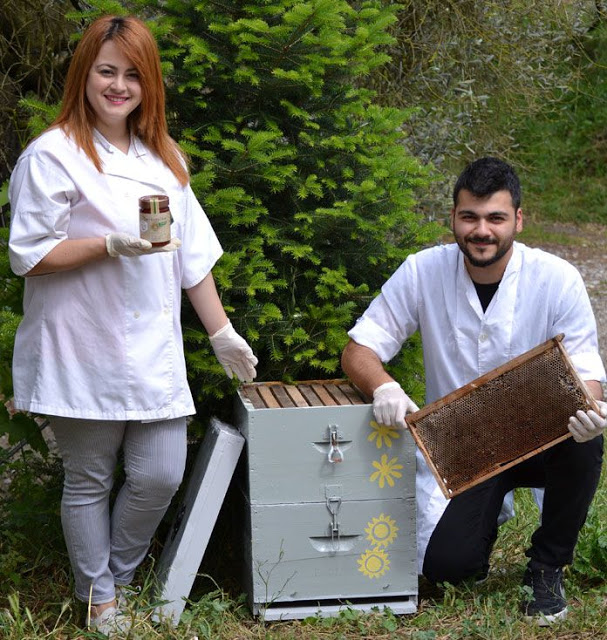 Δύο νέοι πήραν τη μεγάλη απόφαση και έγιναν μελισσοκόμοι: Δείτε πως ξεκίνησαν, και πέτυχαν μέσα στην οικονομική κρίση... - Φωτογραφία 5