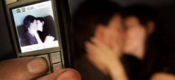 Κόλαση για νιόπαντρο ζευγάρι: Είδε τις… προσωπικές του στιγμές στο internet - Φωτογραφία 1