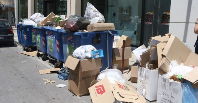 Τα σκουπίδια κάνουν πάρτι στην… πλατεία - Φωτογραφία 9