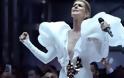 Συγκινημένη η Σελίν Ντιόν τραγουδά τον «Τιτανικό» 20 χρόνια μετά