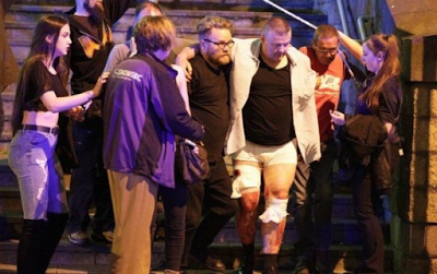 Μακελειό στο Μάντσεστερ – Δεκάδες νεκροί και τραυματίες μετά το τέλος συναυλίας - Φωτογραφία 1