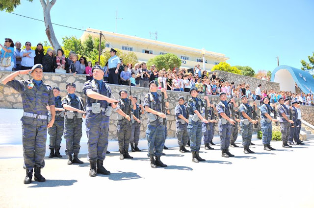 Ο Υπουργός Εθνικής Άμυνας Πάνος Καμμένος στις εκδηλώσεις τιμής και μνήμης για τον Ήρωα Σμηναγό Κώστα Ηλιάκη στην Κάρπαθο - Φωτογραφία 11