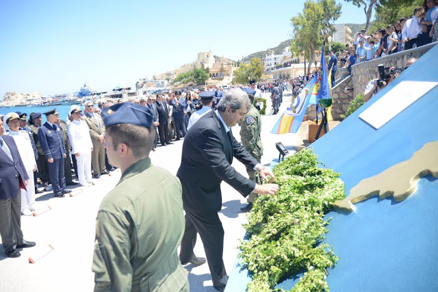 Ο Υπουργός Εθνικής Άμυνας Πάνος Καμμένος στις εκδηλώσεις τιμής και μνήμης για τον Ήρωα Σμηναγό Κώστα Ηλιάκη στην Κάρπαθο - Φωτογραφία 7