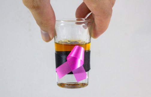 Ποιος καρκίνος γίνεται πιο πιθανός ακόμα και με ένα ποτήρι αλκοόλ την ημέρα [video] - Φωτογραφία 1