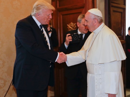 Γιατί η Μελάνια Τραμπ πήγε στο Βατικανό φορώντας δαντελένιο μαντίλι στο κεφάλι [photos] - Φωτογραφία 8