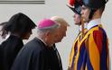 Γιατί η Μελάνια Τραμπ πήγε στο Βατικανό φορώντας δαντελένιο μαντίλι στο κεφάλι [photos] - Φωτογραφία 5
