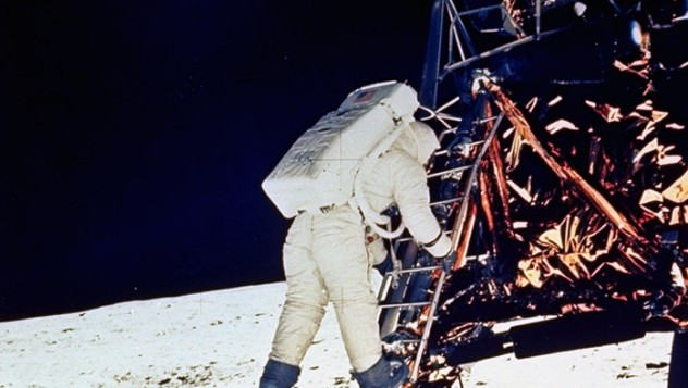 Εσείς ξέρετε ποιος τράβηξε τις πρώτες σεληνιακές φωτογραφίες το 1969; - Φωτογραφία 1