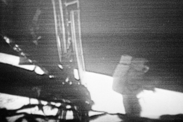 Εσείς ξέρετε ποιος τράβηξε τις πρώτες σεληνιακές φωτογραφίες το 1969; - Φωτογραφία 3