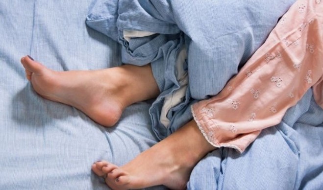 Τινάζεται το σώμα σας μόλις σας παίρνει ο ύπνος; Να τι σημαίνει… [video] - Φωτογραφία 1