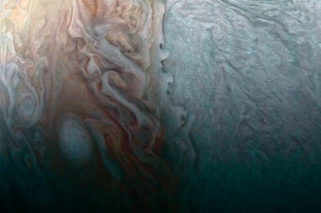 Θεόρατοι κυκλώνες η νέα αναπάντεχη ανακάλυψη του Juno στον Δία - Φωτογραφία 1