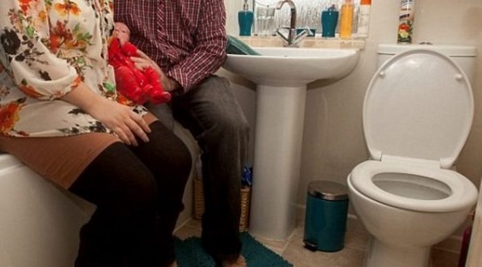 Τραγικό με μητέρα στην Κρήτη: Γέννησε στην τουαλέτα του σπιτιού και το μωρό έπεσε μέσα…  Δείτε περισσότερα: http://www.fimes.gr/2017/05/kriti-gennise-toualeta/#ixzz4iAJfGD3J - Φωτογραφία 1