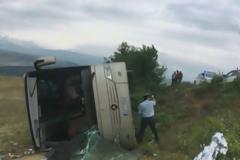 Σέρρες: Ανατροπή λεωφορείου με μαθητές Δημοτικού. Τραυματισμένα παιδιά και γονείς