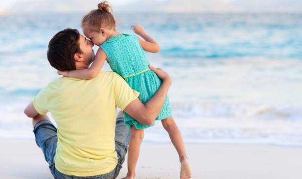 Οι μπαμπάδες αντιδρούν πιο ευαίσθητα στις κόρες τους από ό,τι στους γιους τους - Φωτογραφία 1