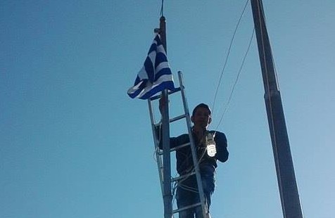 Αλβανοί Εθνικιστές προκαλούν ξανά:  Κατέβασαν σημαίες από πλατείες των χωριών της Εθνικής Ελληνικής Μειονότητας [photos] - Φωτογραφία 1