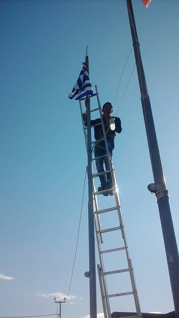 Αλβανοί Εθνικιστές προκαλούν ξανά:  Κατέβασαν σημαίες από πλατείες των χωριών της Εθνικής Ελληνικής Μειονότητας [photos] - Φωτογραφία 3