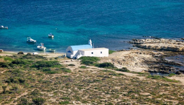 Το «Νησί της αιώνιας Κυριακής»: Το μικρό Κυκλαδονήσι των 1200 κατοίκων όπου κρύβεται ένα από τα αρχαιότερα σπήλαια του κόσμου! - Φωτογραφία 10