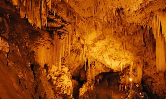 Το «Νησί της αιώνιας Κυριακής»: Το μικρό Κυκλαδονήσι των 1200 κατοίκων όπου κρύβεται ένα από τα αρχαιότερα σπήλαια του κόσμου! - Φωτογραφία 13