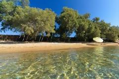 Το «Νησί της αιώνιας Κυριακής»: Το μικρό Κυκλαδονήσι των 1200 κατοίκων όπου κρύβεται ένα από τα αρχαιότερα σπήλαια του κόσμου!