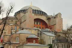Η τελευταία λειτουργία στην Αγιά Σοφιά 466 χρόνια μετά την Άλωση - Ο τολμηρός παπάς από την Κρήτη που κατάφερε να ακουστεί ξανά ο λόγος του Θεού τον Γενάρη του 1919!