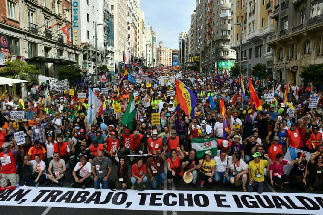 Ισπανία: Χιλιάδες διαδηλωτές κατά της λιτότητας - Φωτογραφία 2