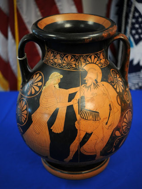 Οι ΗΠΑ επιστρέφουν κλεμμένα αρχαιολογικά ευρήματα του Ελληνικού πολιτισμού στην Ιταλία. - Φωτογραφία 2