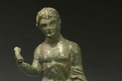 Οι ΗΠΑ επιστρέφουν κλεμμένα αρχαιολογικά ευρήματα του Ελληνικού πολιτισμού στην Ιταλία.