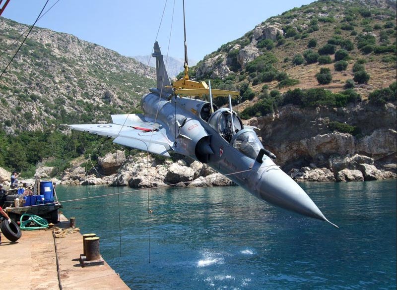 Πρωτοφανές: Το Mirage 2000EGM που έπεσε πλέει (!) προς την Εύβοια - Δεν συνετρίβη αλλά προσθαλασσώθηκε... μόνο του! - Φωτογραφία 3