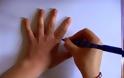 Αρχίζει να ζωγραφίζει το χέρι της με ένα στυλό - Σας μοιάζει βαρετό; Για δείτε το μέχρι το τέλος! [video]