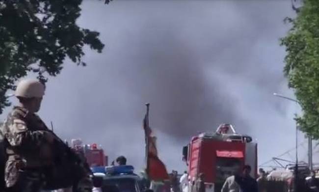 Καμπούλ: Φόβοι για δεκάδες νεκρούς από την ισχυρή έκρηξη κοντά στη γερμανική πρεσβεία - Φωτογραφία 1