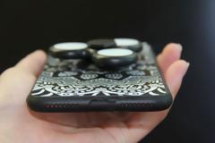 Τώρα το iphone πάει μαζί και με finger spinner