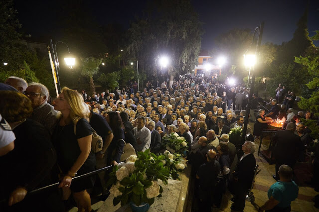 Κωνσταντίνος Μητσοτάκης: Τα Χανιά αποχαιρετούν τον πρώην πρωθυπουργό - Σε λαϊκό προσκύνημα η σορός του - Φωτογραφία 6