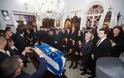 Κωνσταντίνος Μητσοτάκης: Τα Χανιά αποχαιρετούν τον πρώην πρωθυπουργό - Σε λαϊκό προσκύνημα η σορός του - Φωτογραφία 4