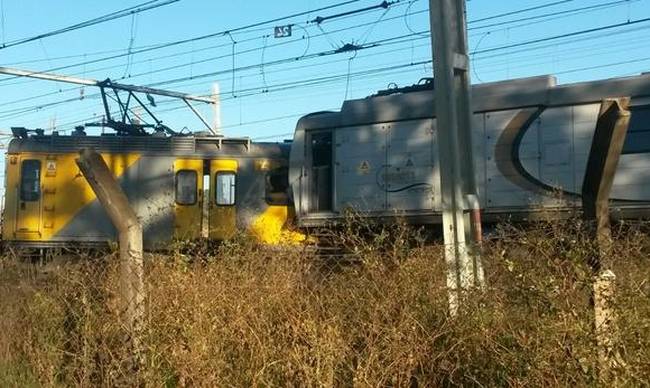 Σύγκρουση τρένων στο Γιοχάνεσμπουργκ - Τουλάχιστον ένας νεκρός - Φωτογραφία 1