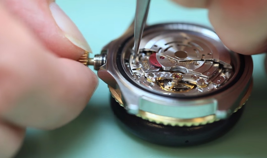 Ξέρετε γιατί τα ρολόγια Rolex είναι πανάκριβα; Δείτε το βίντεο και θα καταλάβετε... - Φωτογραφία 1
