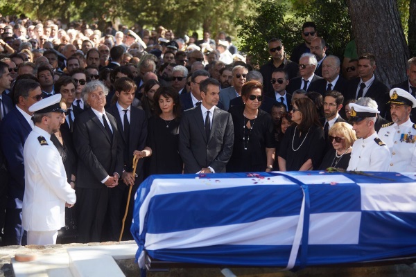 Κηδεία Μητσοτάκη: Ο πόνος και η θλίψη σε 23 συγκλονιστικές φωτογραφίες - Φωτογραφία 14