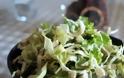 Άκρως καλοκαιρινή πράσινη σαλάτα με λάχανο