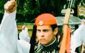 Κωνσταντίνος Βασάλος: Υπηρέτησε τη στρατιωτική του θητεία σε ηλικία 18 ετών ως Εύζωνας - Φωτογραφία 3