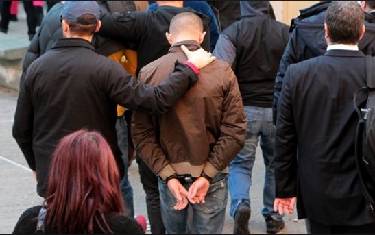 Εξαρθρώθηκε οργανωμένο κύκλωμα παράνομης προώθησης μεταναστών από την Ελλάδα προς χώρες κυρίως της Ευρωπαϊκής Ένωσης - Φωτογραφία 1