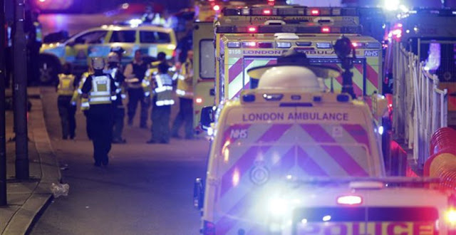 Τρόμος στο Λονδίνο: Διπλό χτύπημα με 6 νεκρούς και 30 τραυματίες - ΒΙΝΤΕΟ - ΦΩΤΟ - Φωτογραφία 2