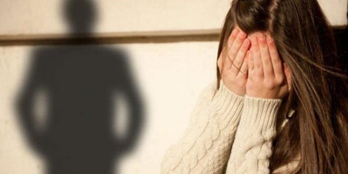 Σοκ στην Κω: 54χρονος συνελήφθη για βιασμό 12χρονης – Τη δελέασε δίνοντάς της αυτό… - Φωτογραφία 1
